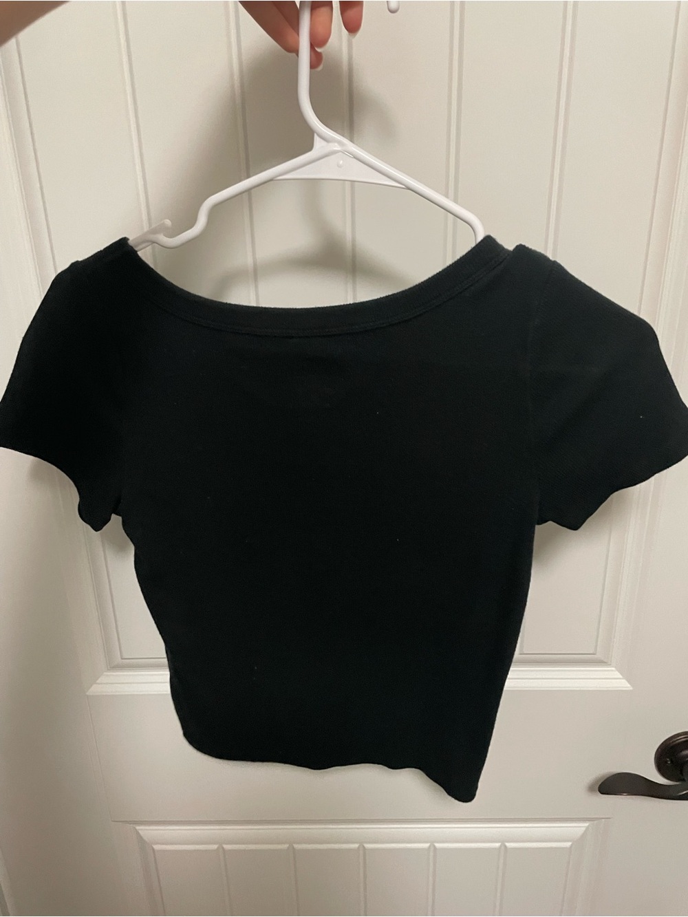 Hollister Black Scoop Neck Cropped Tee - Picture 3 of 3